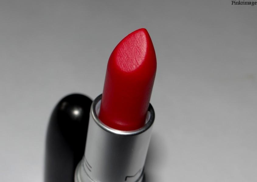 Read more about the article MAC Retro Matte Ruby Woo- Review & Swatches