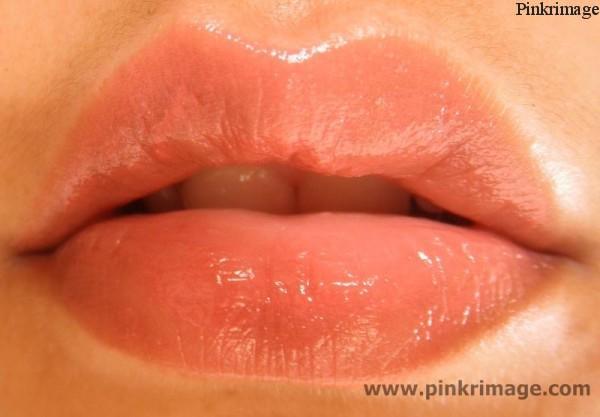 Read more about the article Colorbar Sheer creme lust lipstick in beach glow is my HG nude!