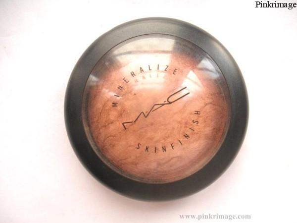 Read more about the article MAC Mineralize Skinfinish in Light Flush- Review & Swatches