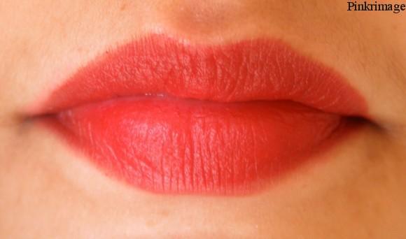 MAC Ruby Woo Swatch