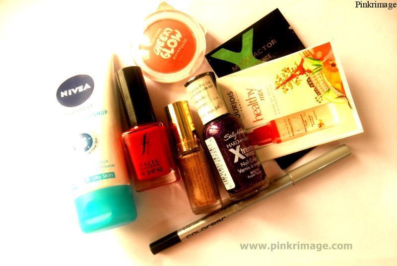 You are currently viewing A goodie bag filled with my favorite products- Giveaway!