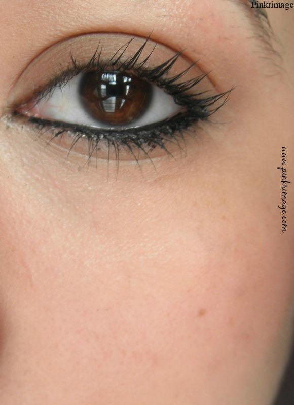 You are currently viewing Benefit They’re Real mascara- Review & Swatches