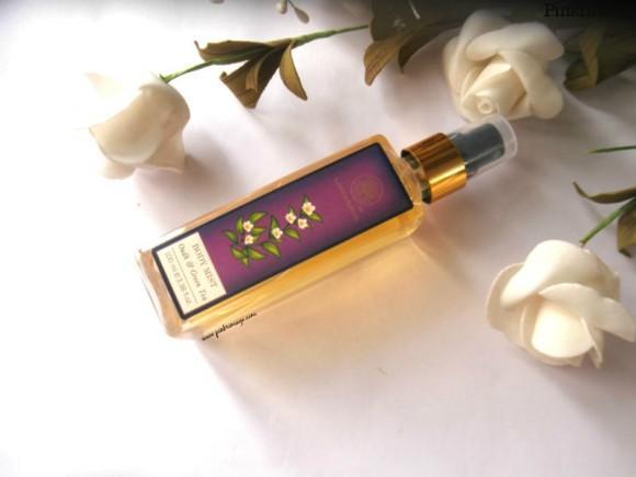 Read more about the article Pinkrimage Perfume Diaries Part 4: Forest Essentials Green Tea and Oud Body Mist