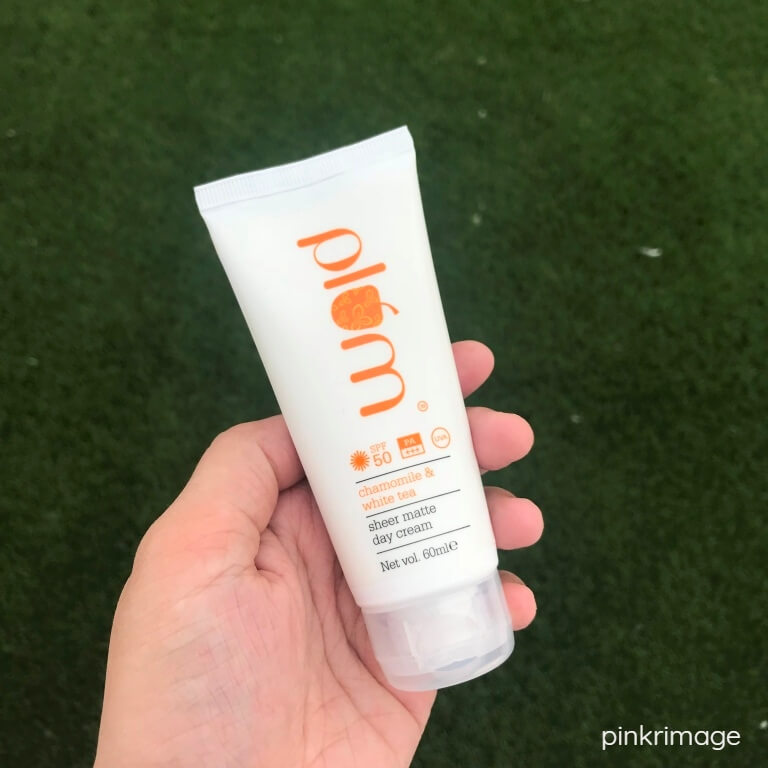Read more about the article Plum Chamomile & White Tea Sheer Matte Day Cream SPF 50 – Review