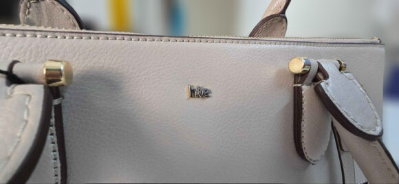 Read more about the article Fashion Meets Practicality: My Thoughts on the Sarah Tote Bag From Hie